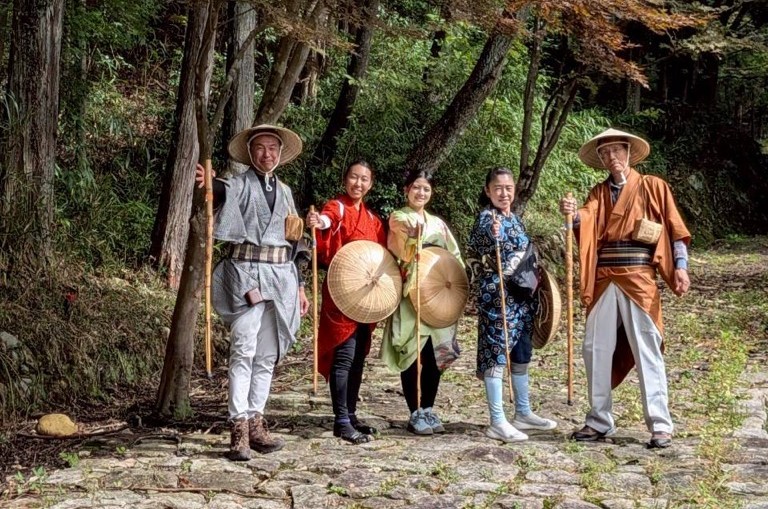 Travel Through the Past on the Nakasendo: A Guided Journey Through Mitake-juku Featuring Ukiyo-e, Stone Buddha Statues, and the Memories of this Historic Post Town